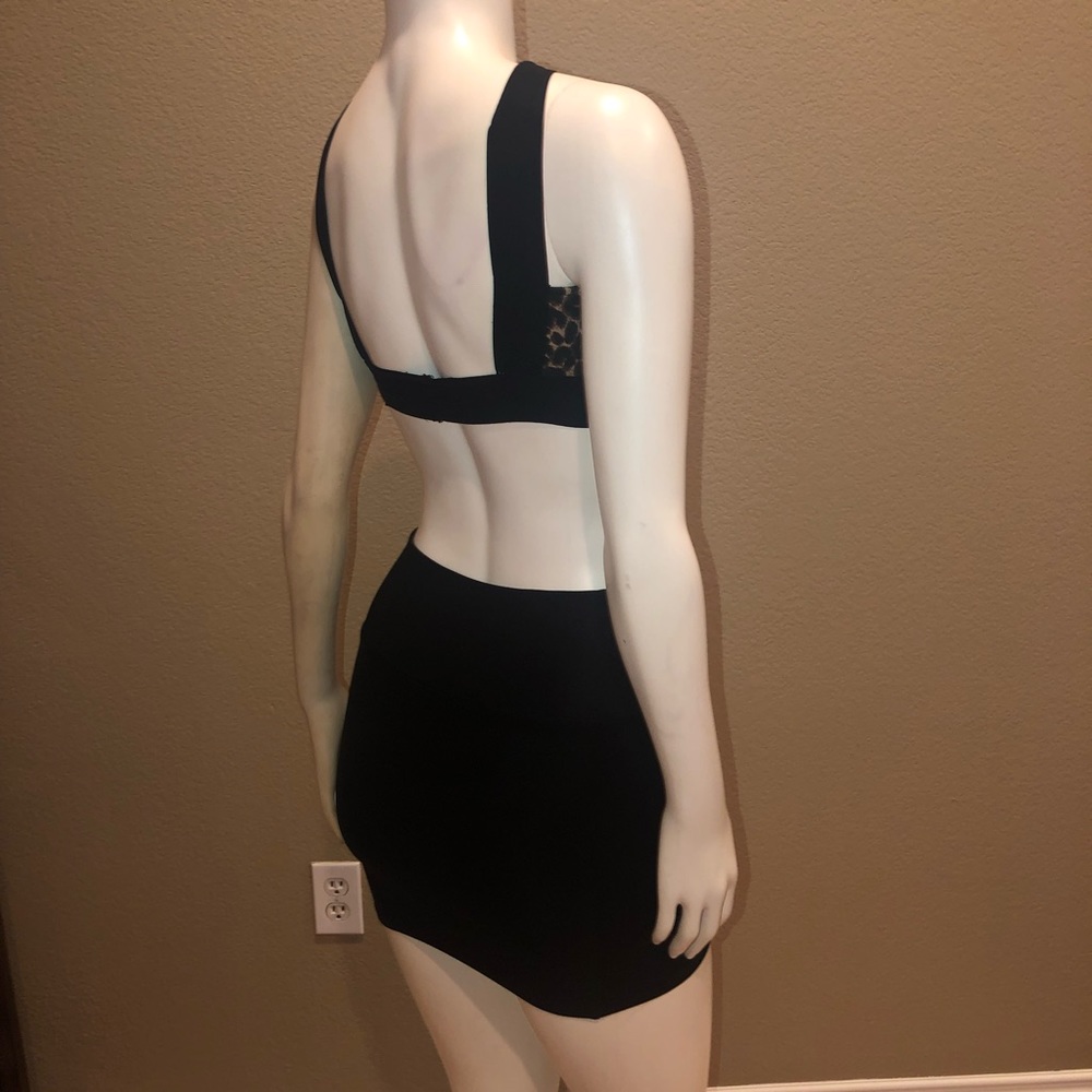Black mini skirt - Picture 3 of 4